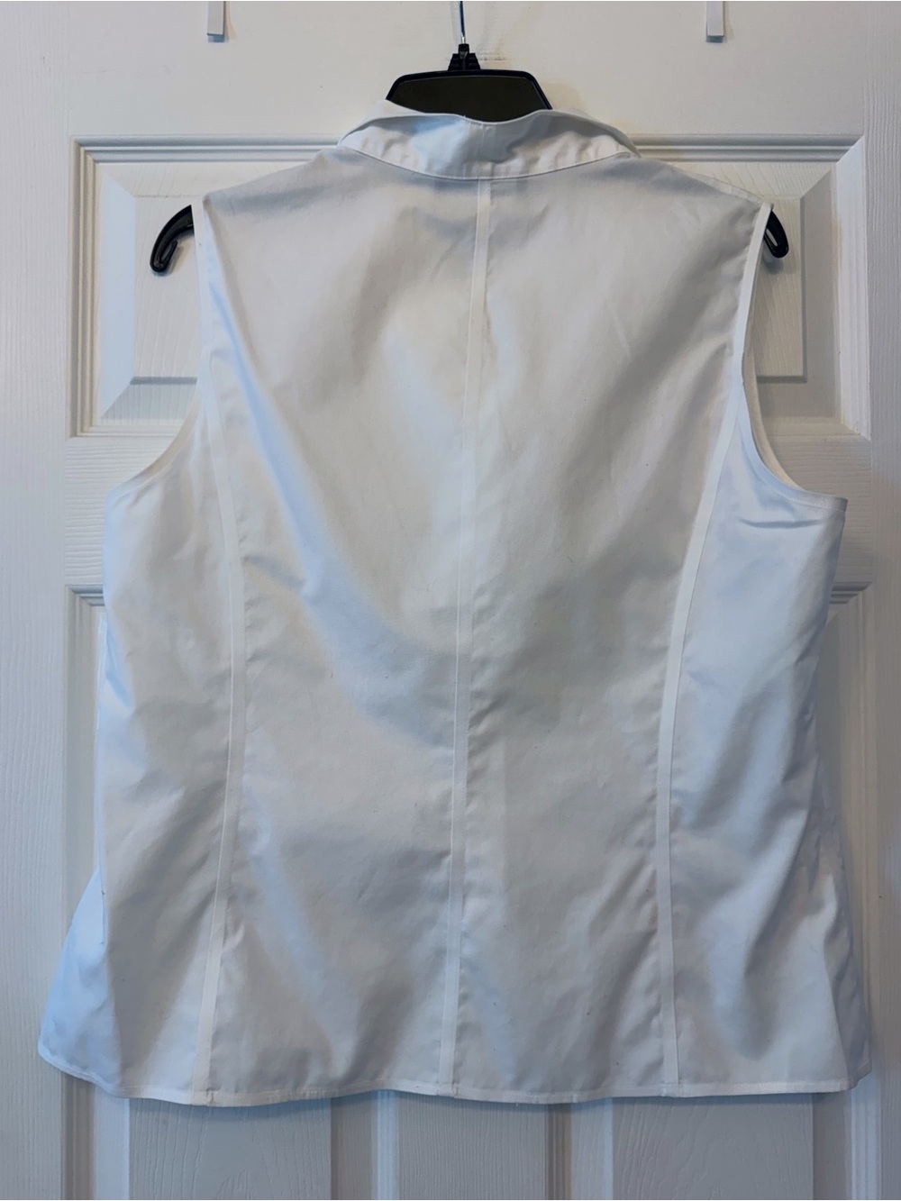 Jones New York Sleeveless White Button-Front Shirt - Picture 2 of 3